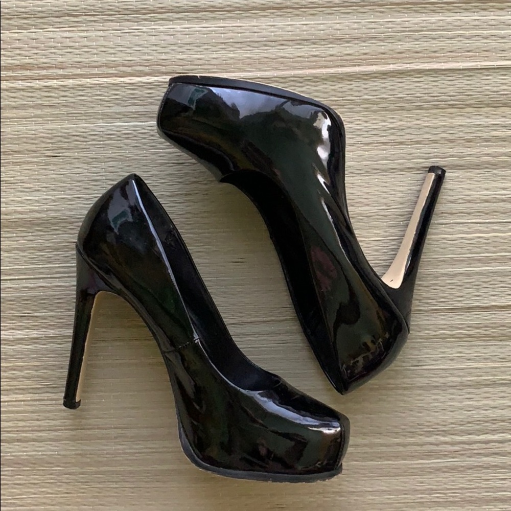 Black Pumps